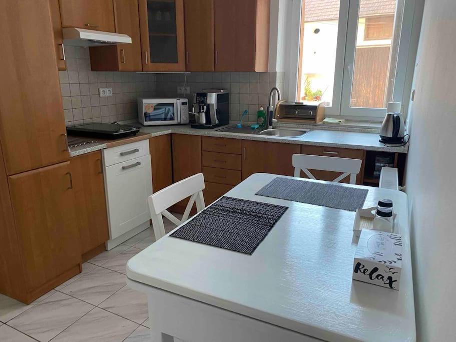 B12 - Bohdanecska 12 Appartement Pardubice Buitenkant foto