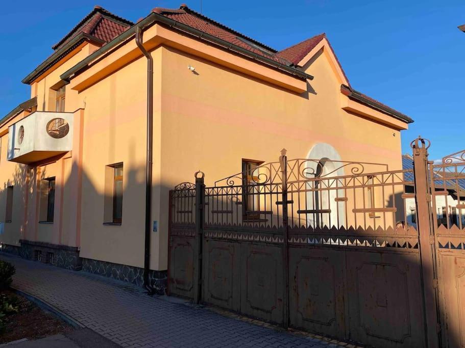 B12 - Bohdanecska 12 Appartement Pardubice Buitenkant foto