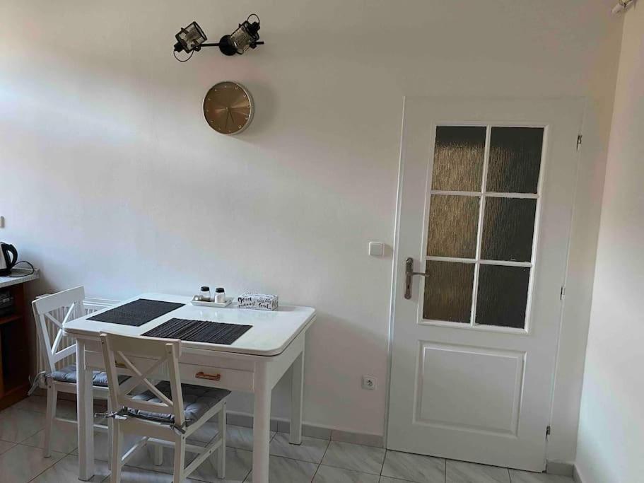 B12 - Bohdanecska 12 Appartement Pardubice Buitenkant foto